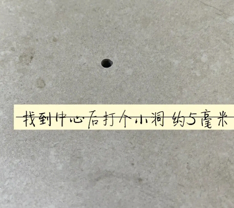 邻水瓷砖空鼓维修公司专业解答在瓷砖铺贴过程中，如果砂料搅拌不均匀，将会带来以下问题