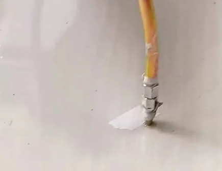 邻水瓷砖空鼓维修公司专业解答在瓷砖铺贴过程中，如果使用的砂料过粗（如全部使用了粗砂），可能会导致以下问题